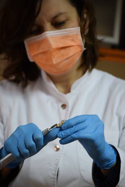 Laboratoire de fabrication de prothèses dentaires pour les dentistes et chirurgiens dentistes à Marseille